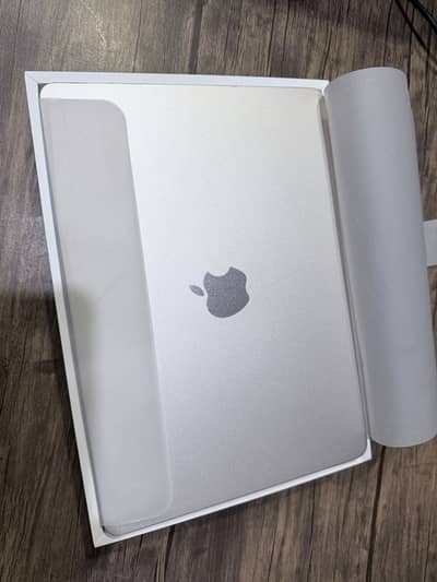 MacBook Air M3 2024