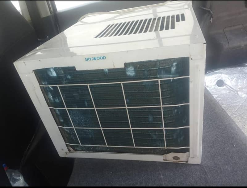 window AC 0