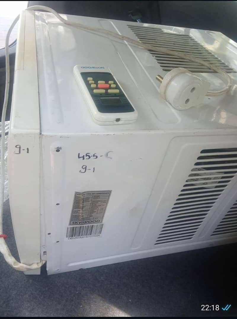 window AC 1