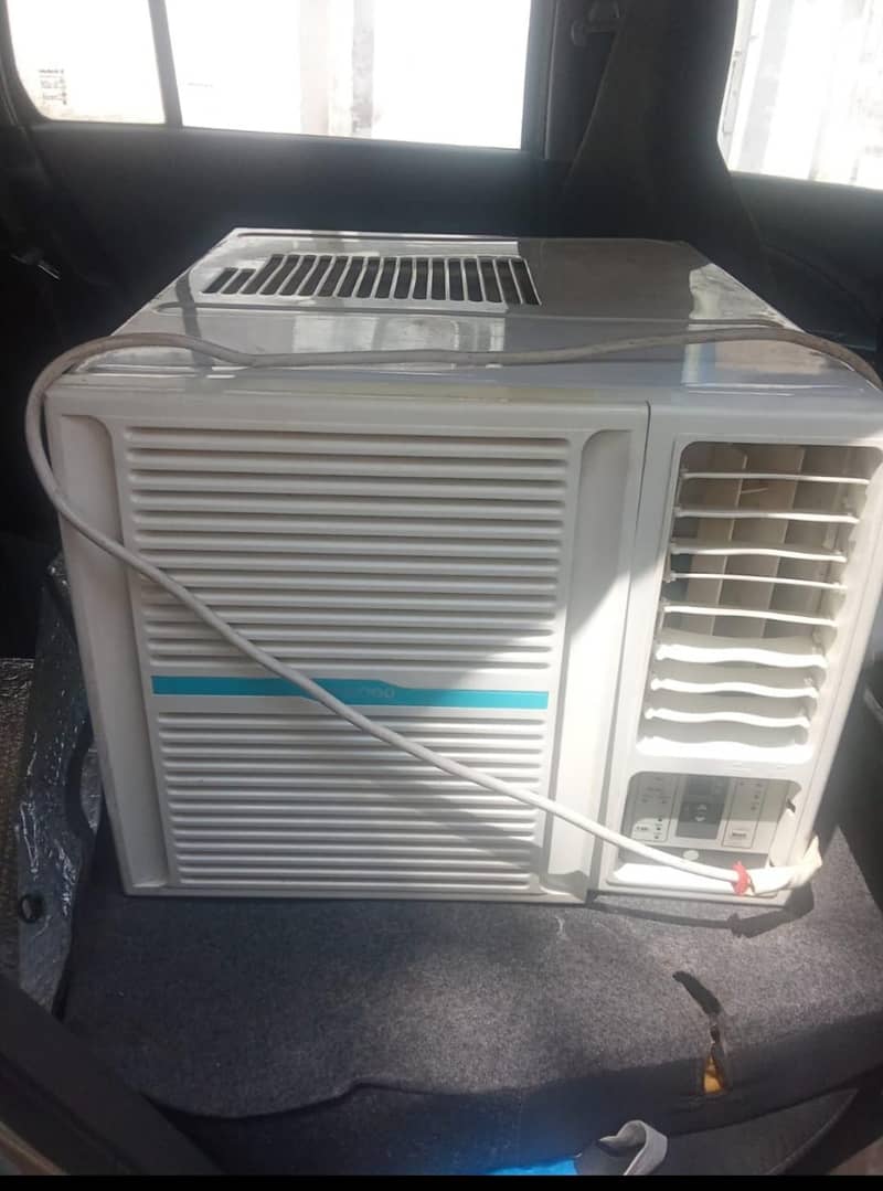 window AC 2