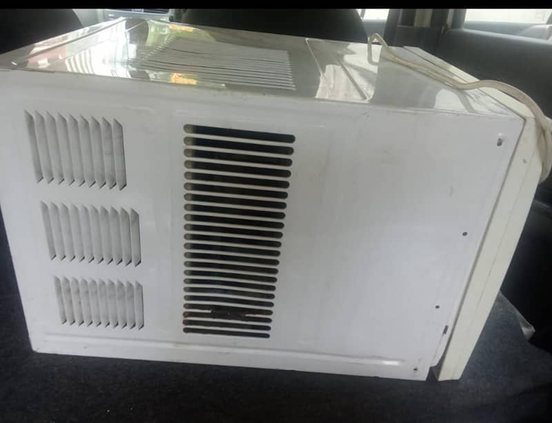 window AC 3