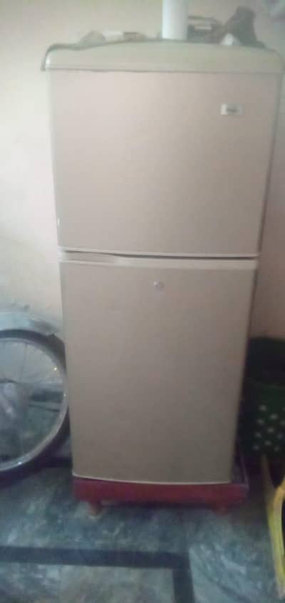 Mini fridge 2 doors origional condition fr sale