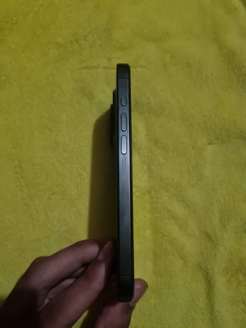 iPhone 15 Pro 4
