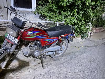 Road price 2017 model genuine condition