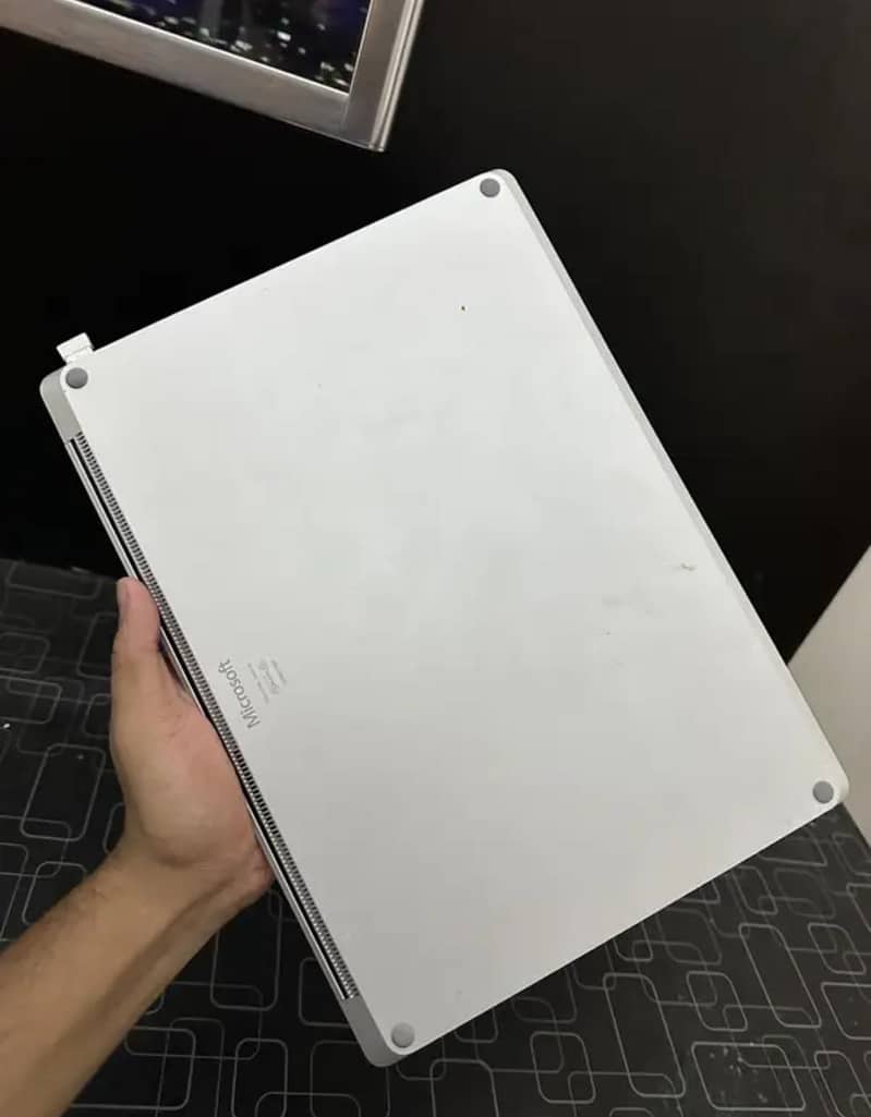 Microsoft surface 1769 8