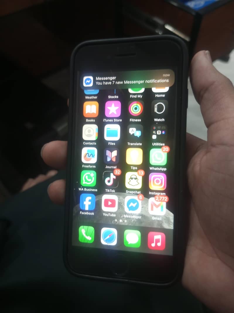 iPhone SE 0