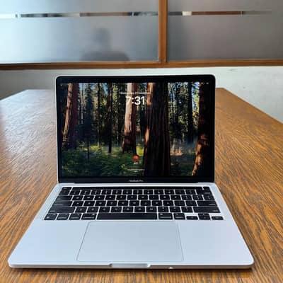 Macbook pro 2020 core i5 1tb