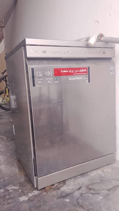 Dishwasher automatic matchine.