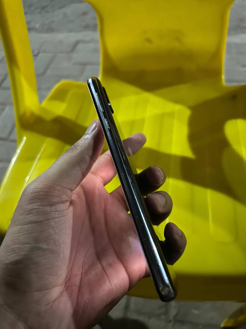 Sharp Aquos R2 1