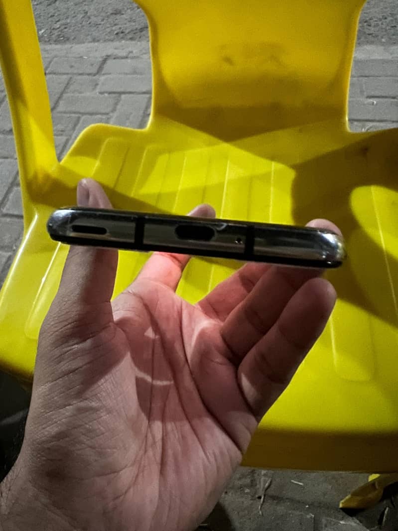 Sharp Aquos R2 2