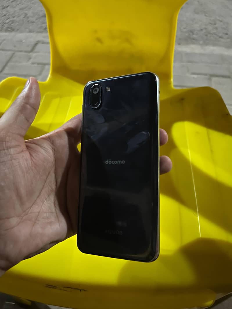 Sharp Aquos R2 6