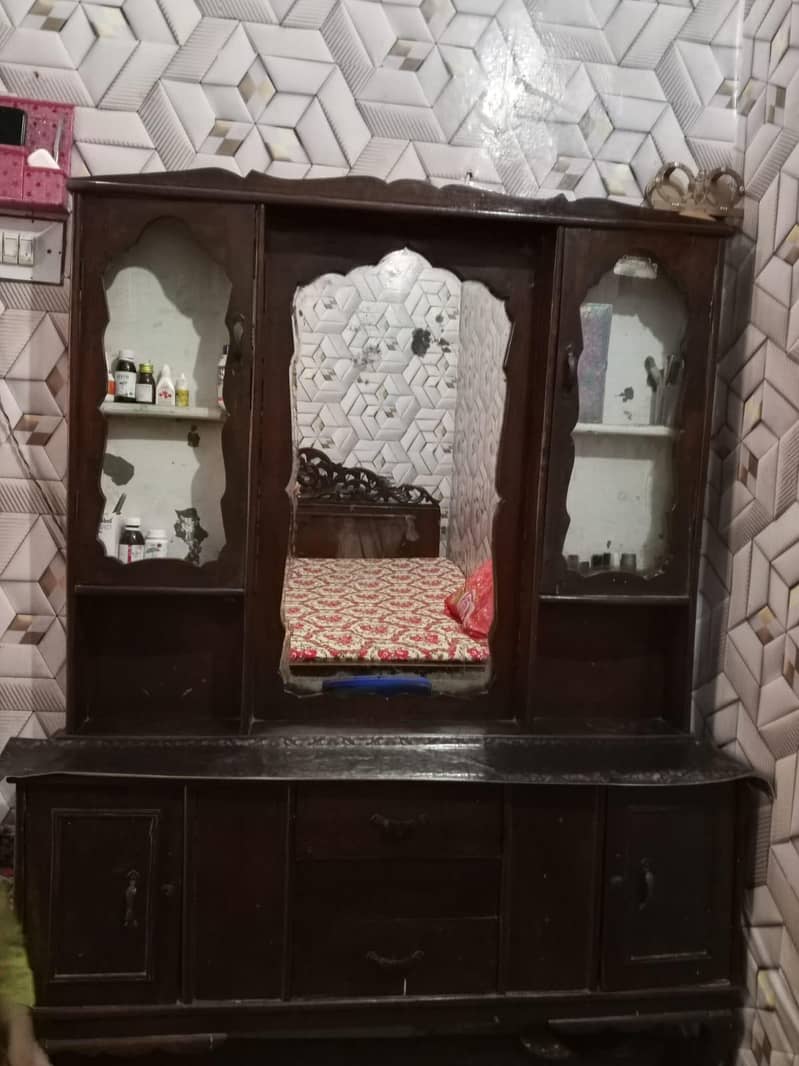 Dressing table 0