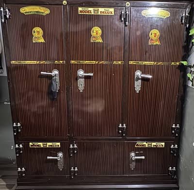 Steel safe of weight more than 150Kg with 3 main separations for sale