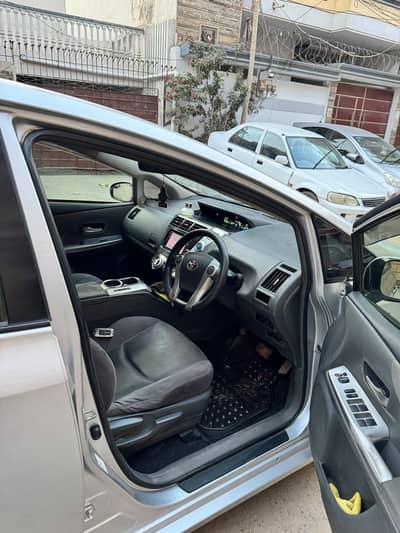 Toyota Prius Alpha 2012
