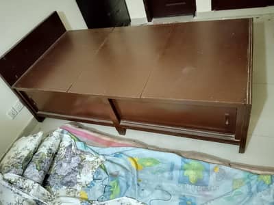 Single bed with storage compartment