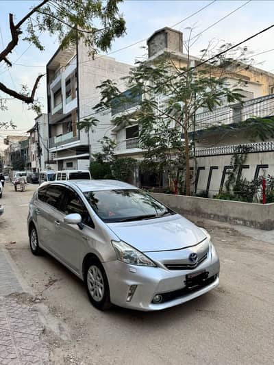 Toyota Prius Alpha 2012