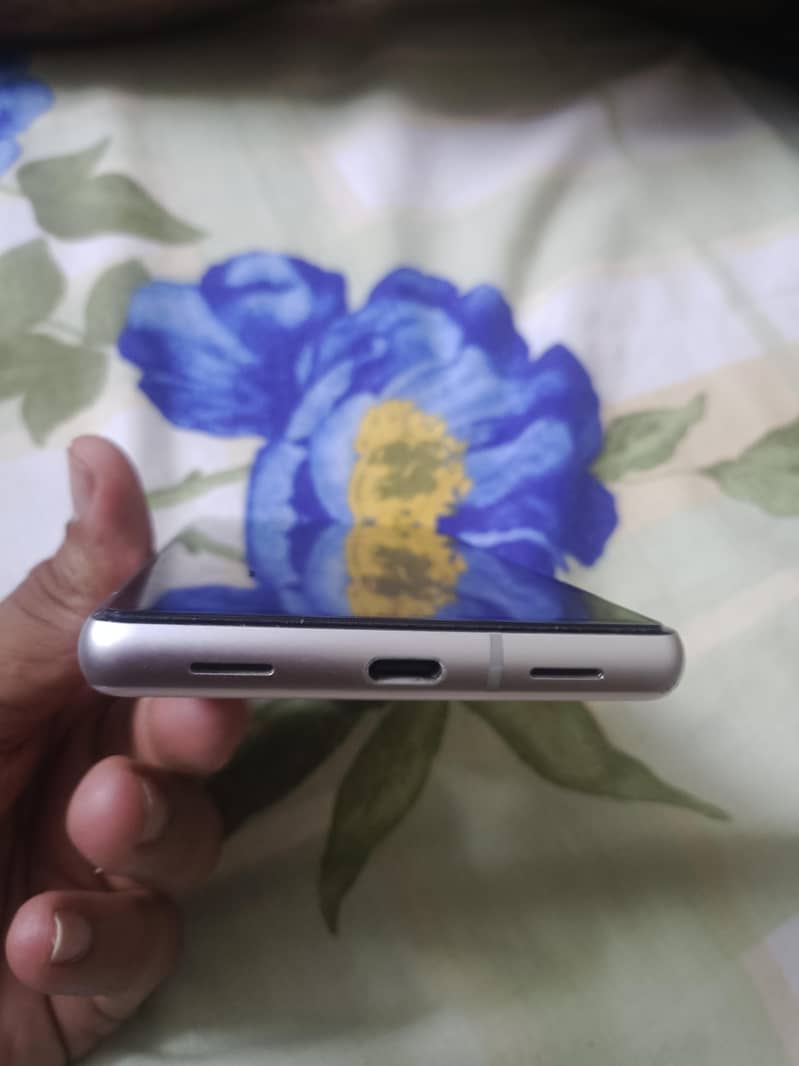 Google Pixel 7a 5