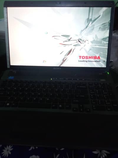 laptop Sony core i7 4gb ram, 500gb storage numpad 16 inch screen