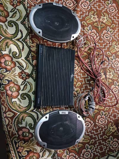 car speakers base and amplifier