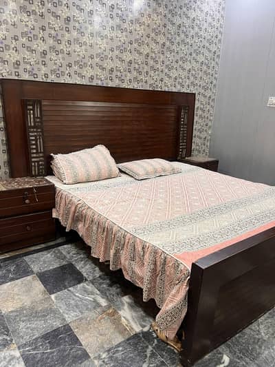 bed side tablle