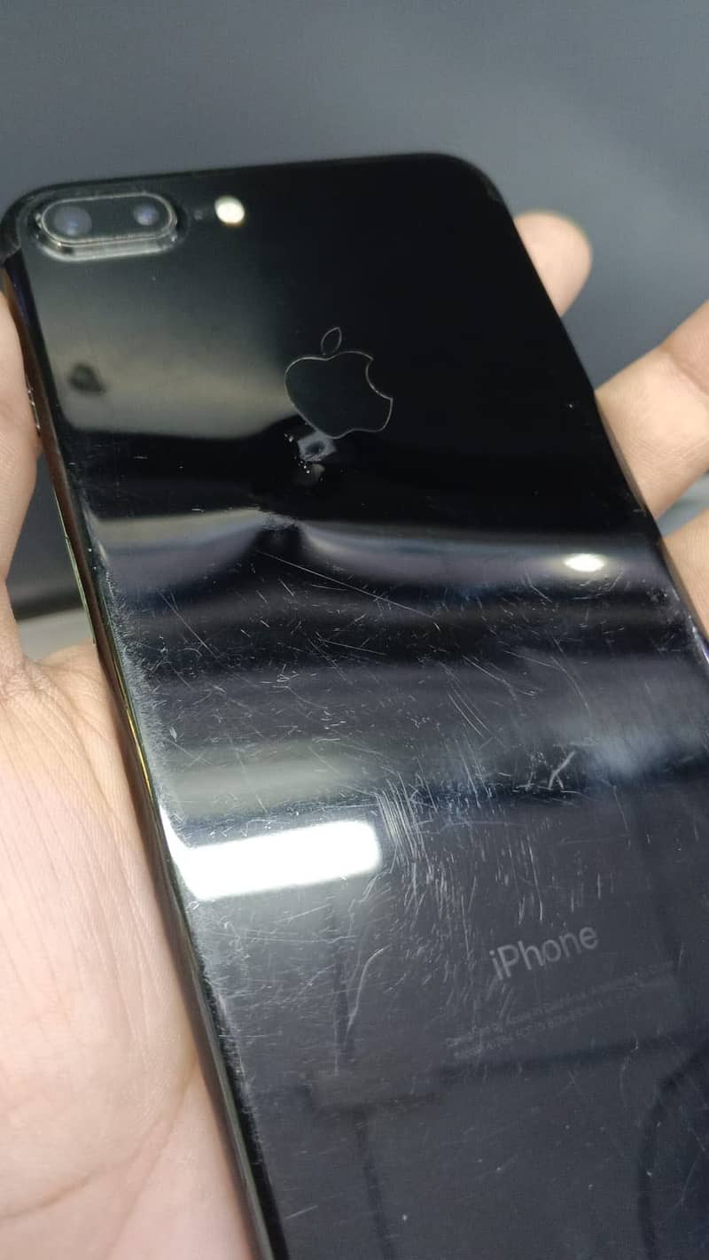 Apple iPhone 7 Plus 0