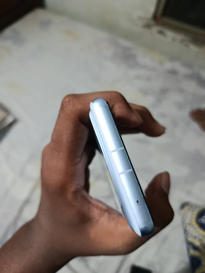 Google Pixel 7 4