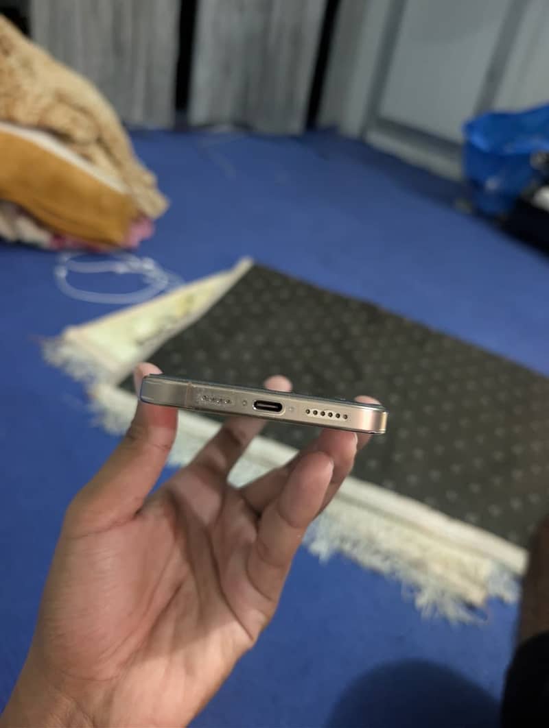 Iphone 16 pro max 3