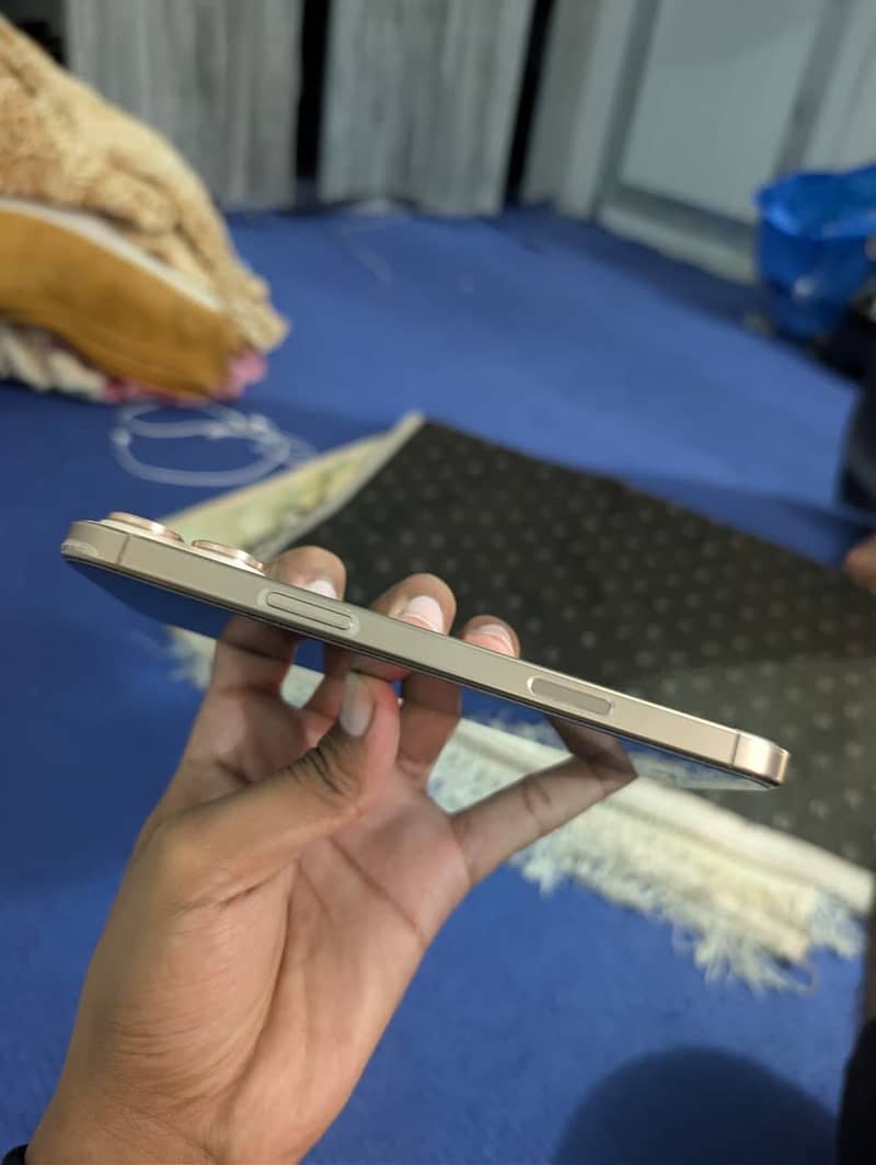 Iphone 16 pro max 5
