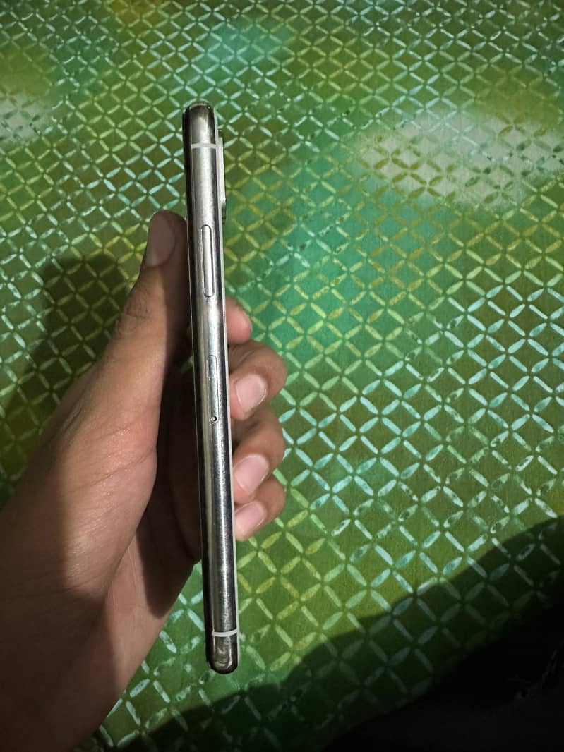 Apple iPhone X 3