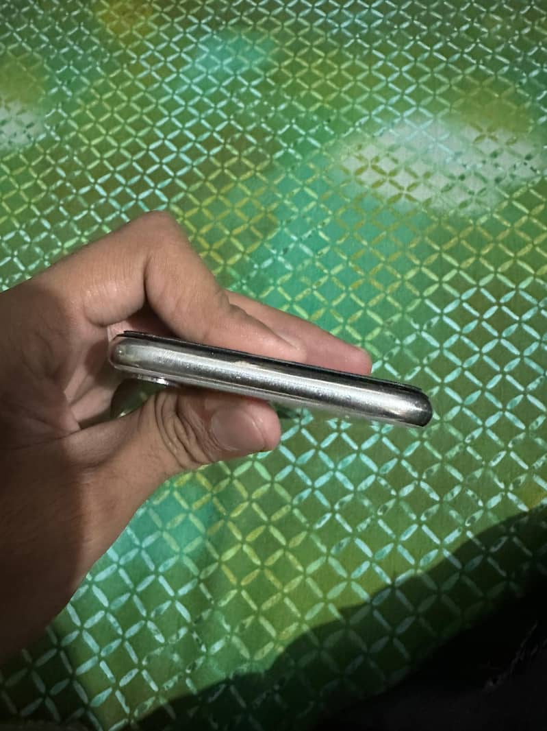Apple iPhone X 4