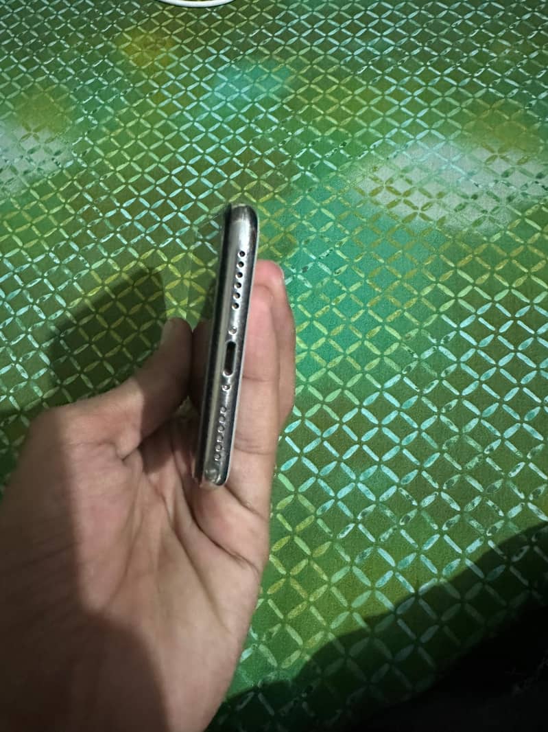 Apple iPhone X 5