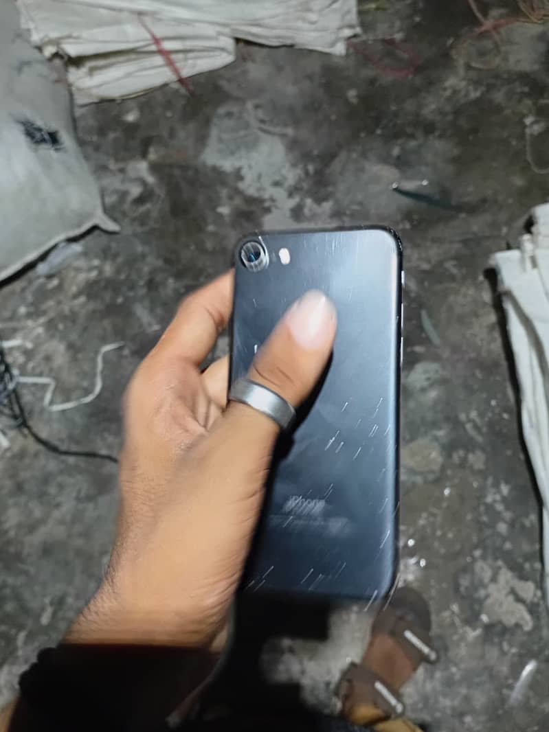 Apple iPhone 7 1