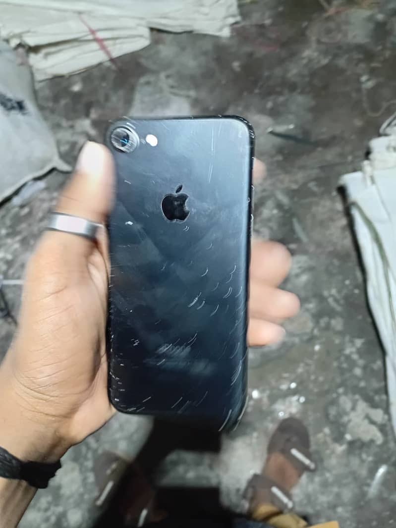 Apple iPhone 7 3