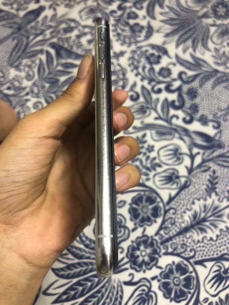 Apple iPhone X 3