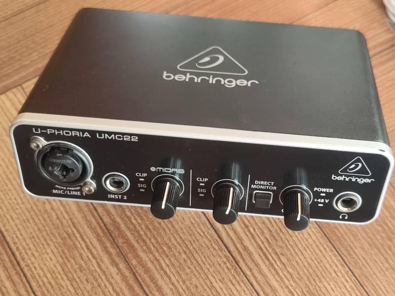 Behringer U-Phoria UMC22 interface 3