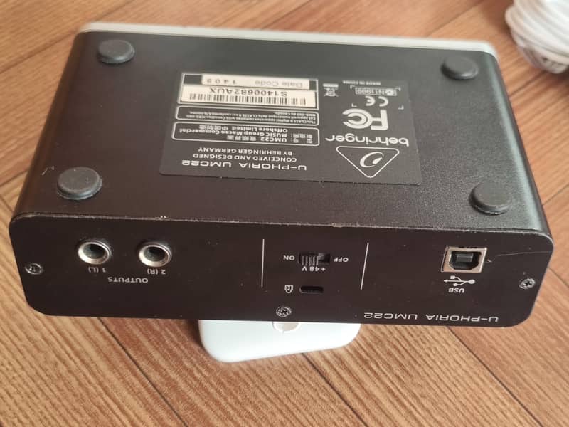 Behringer U-Phoria UMC22 interface 4