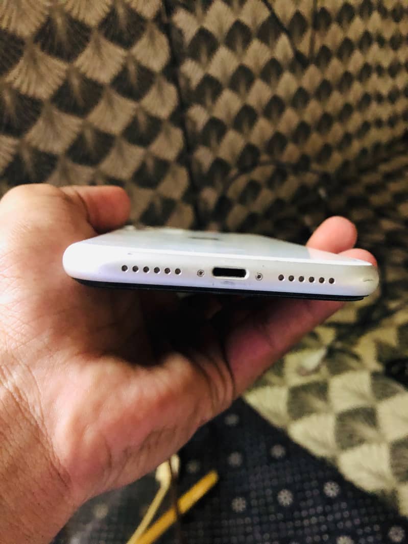 iPhone 11 3