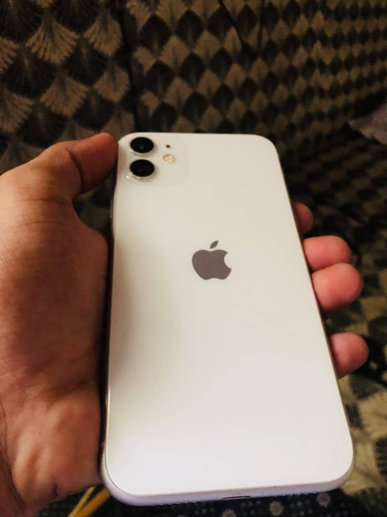 iPhone 11 4