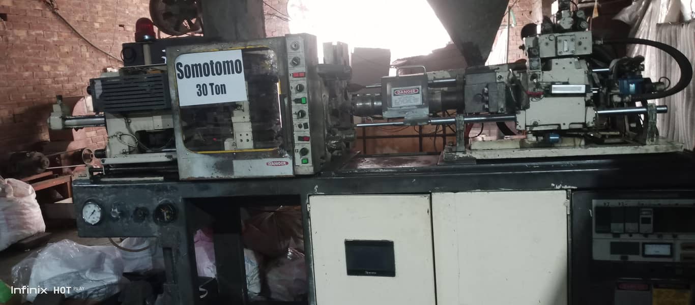injection molding machine. 0