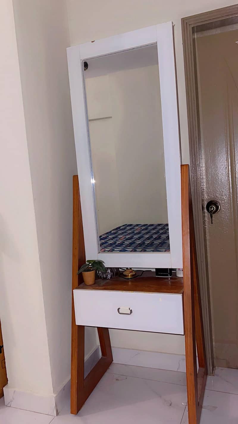 bed & dressing table 2