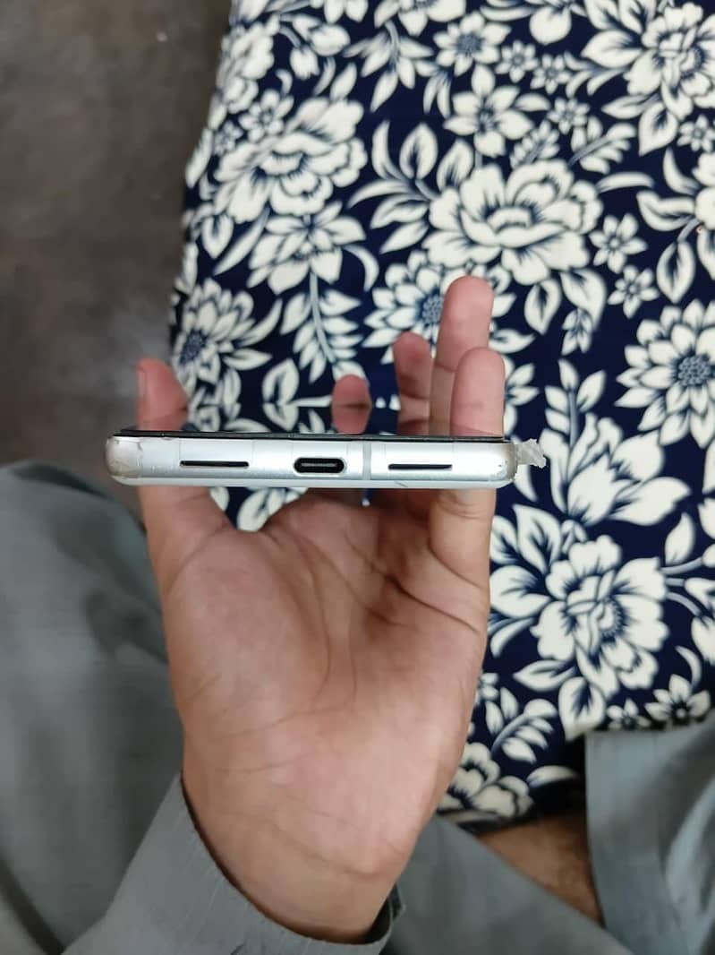 Google Pixel 7 4