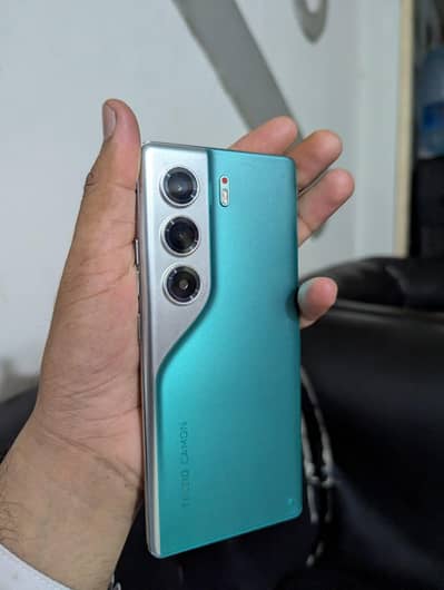 Tecno CAMON 40 Pro