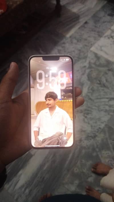 Apple iPhone 13