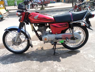 Honda 125 . Year 15 model