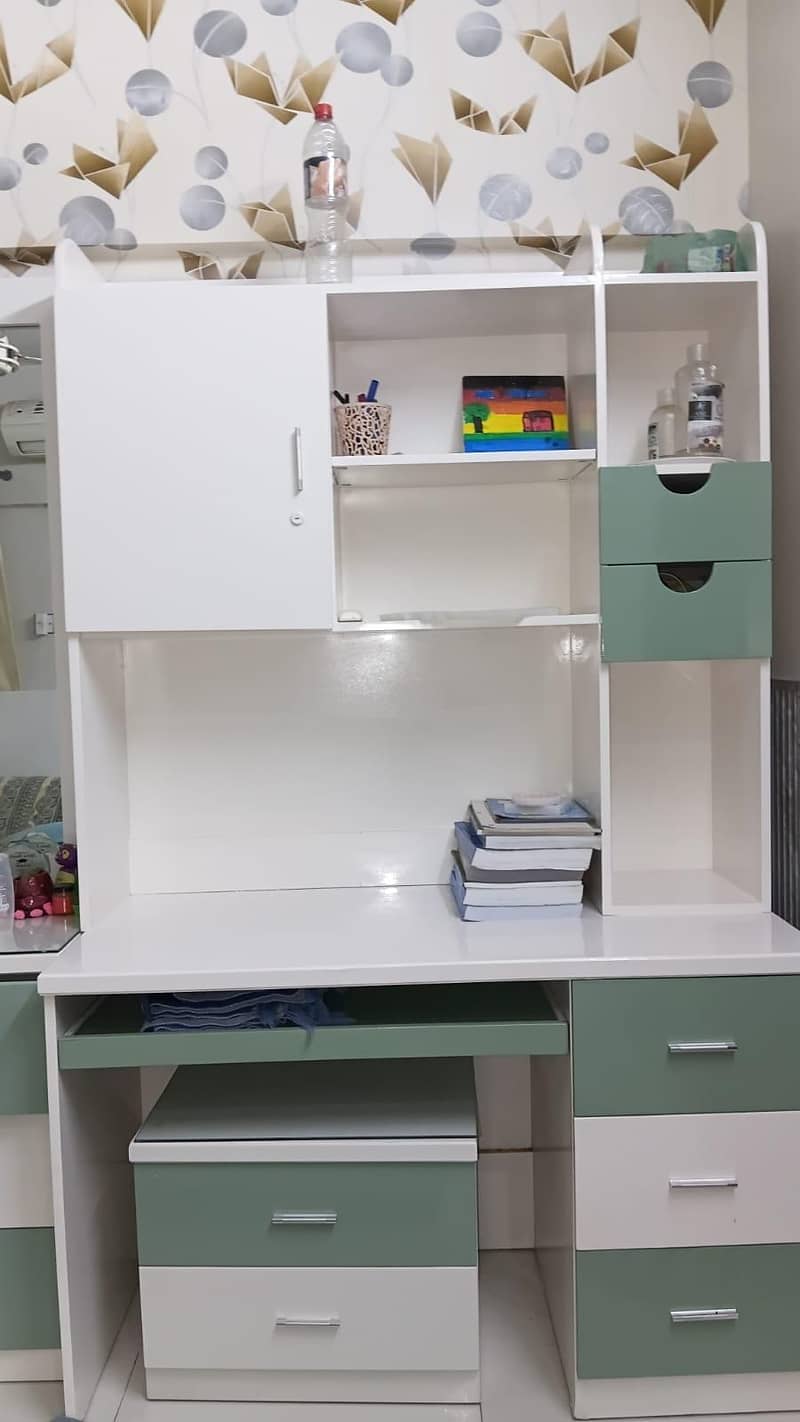 study table 0