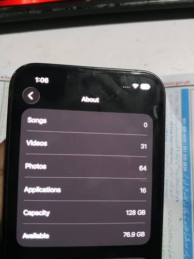 IPhone 13, 128 gb, Jv 10/10 with apple warranty, water pack