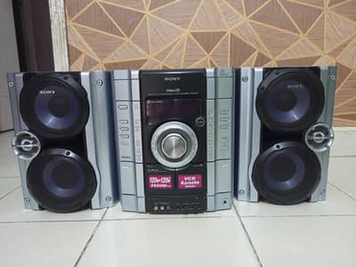 SONY SOUND SYSTEM BRAND NEW CONDITION MODEL#MHC RV22 SEEKING BASS