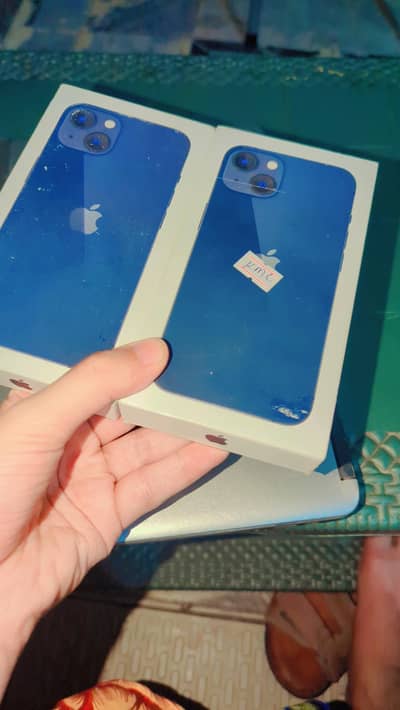 Apple iPhone 13