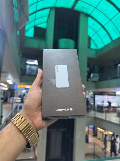 Samsung Mobile S24 fE 8 128GB box pack