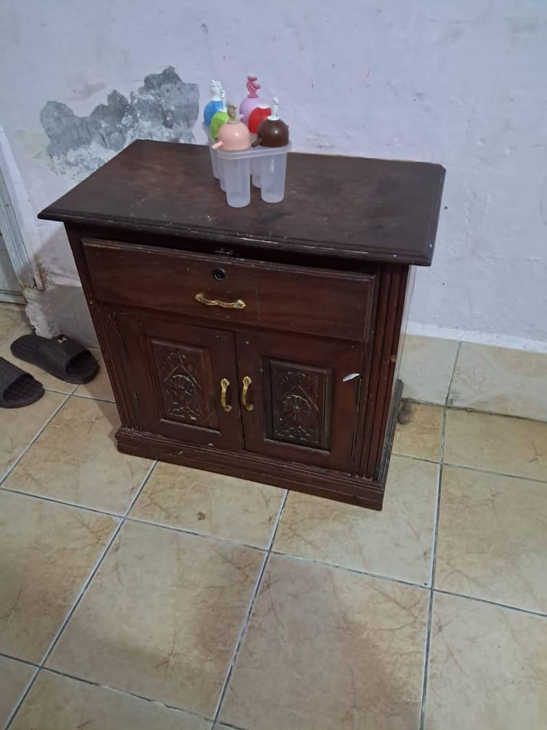 dressing table and side tables 2